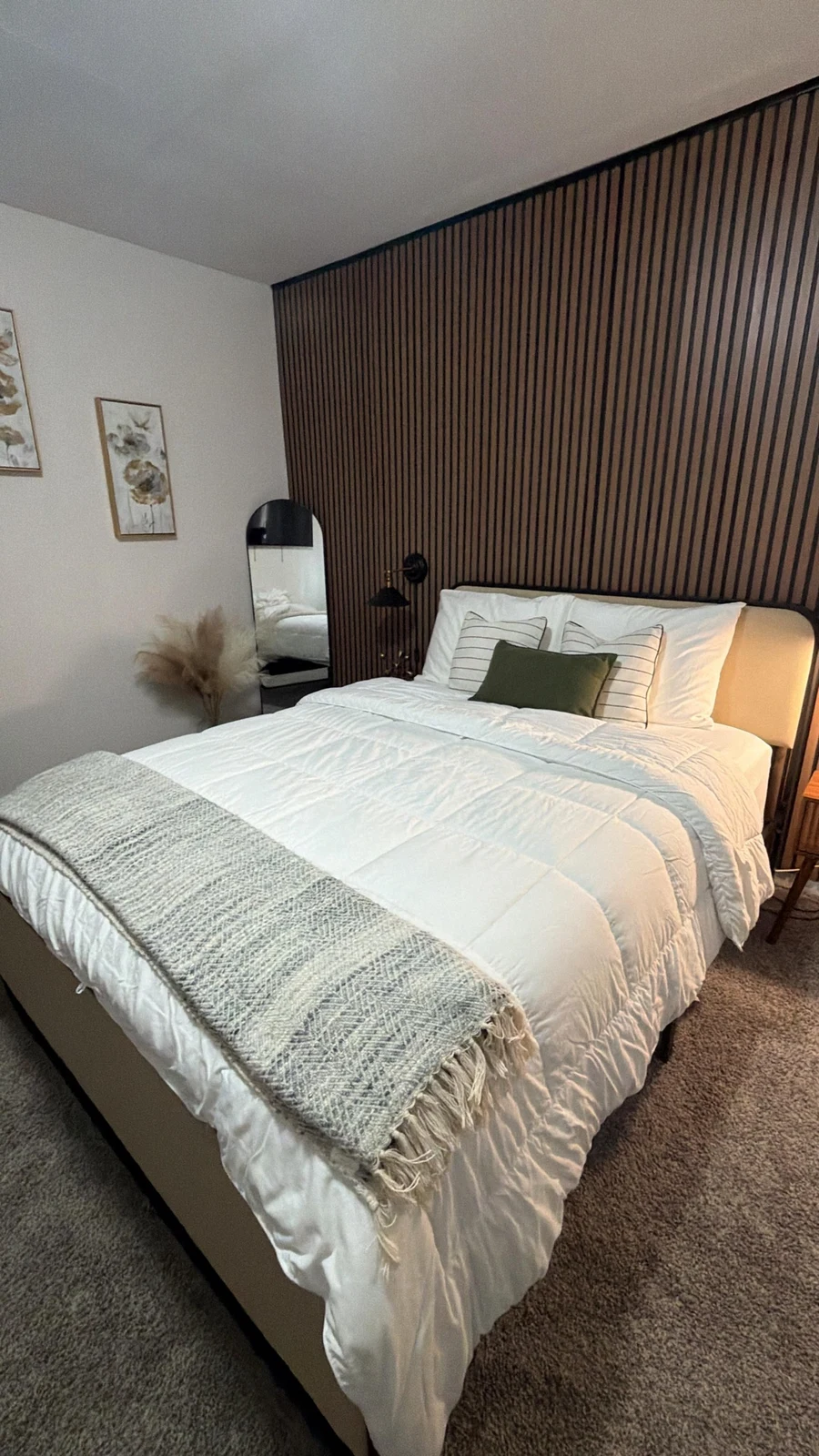 Spotless Airbnb bedroom after a Deluxe cleaning